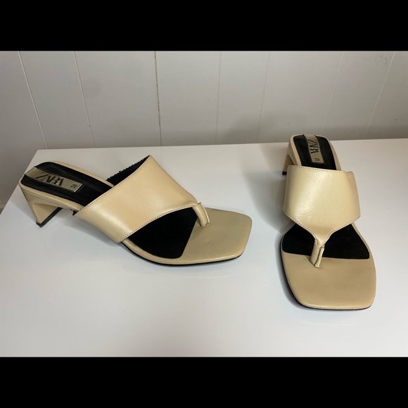 Zara Women Heeled Leather Square Toe Thong Sandals Beige/Nude Size 7 US 38 Euro - Picture 1 of 14